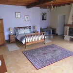 In Dordogne Are Two Charming, Spacious Offering Privacy And Tranquillity For That Perfect Get Away Сasa de vacaciones