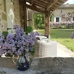 In Dordogne Are Two Charming, Spacious Offering Privacy And Tranquillity For That Perfect Get Away Сasa de vacaciones