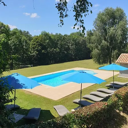בית נופש In Dordogne Are Two Charming, Spacious Offering Privacy And Tranquillity For That Perfect Get Away *