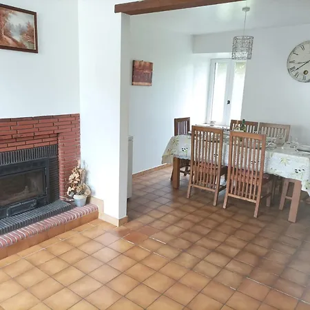 בית נופש In Dordogne Are Two Charming, Spacious Offering Privacy And Tranquillity For That Perfect Get Away