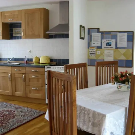 בית נופש In Dordogne Are Two Charming, Spacious Offering Privacy And Tranquillity For That Perfect Get Away