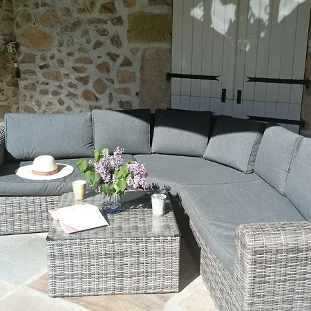 בית נופש In Dordogne Are Two Charming, Spacious Offering Privacy And Tranquillity For That Perfect Get Away
